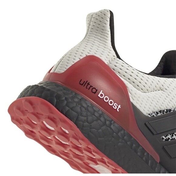 Athletic_Shoes